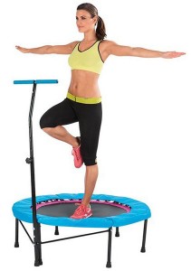 Frau auf Miami Life Trampolin